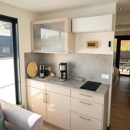 Schoenes Hausboot In Hoexter