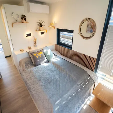 Hotel en barco Schoenes Hausboot In Hoexter Boffzen