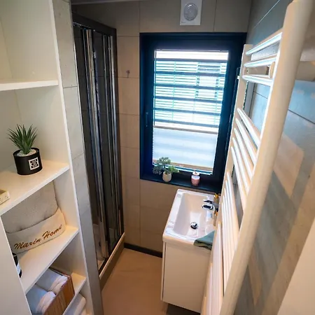 Schoenes Hausboot In Hoexter