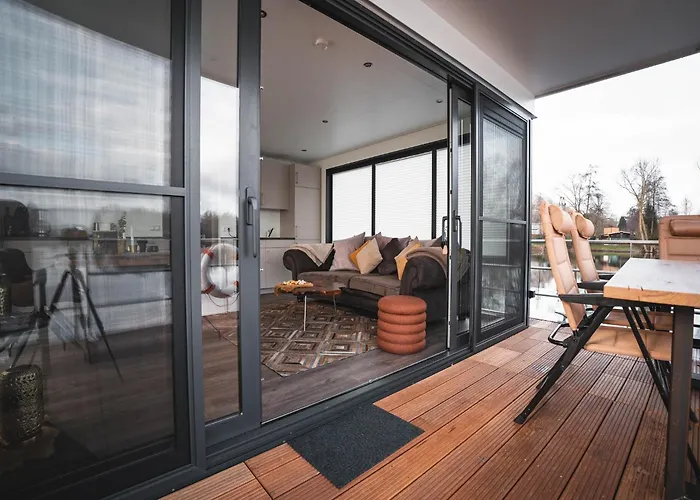 Schoenes Hausboot In Hoexter Bateau-hôtel